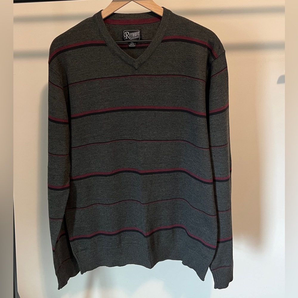 Retrofit Brand Mfg, Lightweight Casual VNeck Sweater, Gray